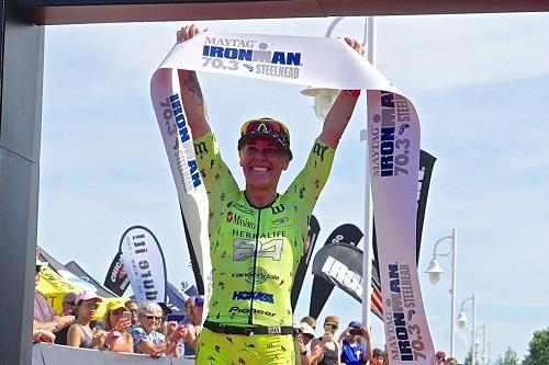 Heather Jackson completou a prova em pouco mais de 4 horas e fica mais próxima do Campeonato Mundial de Ironman / Foto: Divulgação
